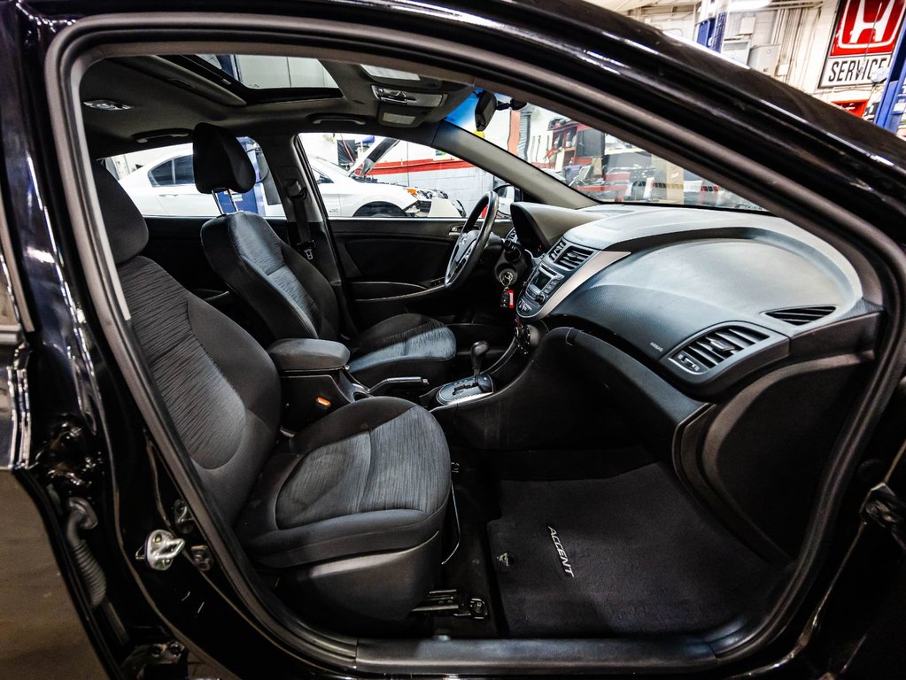 2017 Hyundai Accent SE in Montréal, Quebec - 17 - w1024h768px