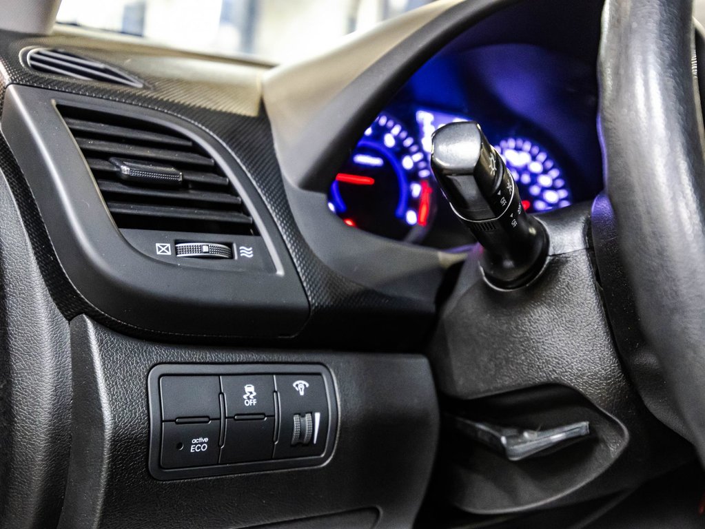 2017 Hyundai Accent SE in Montréal, Quebec - 21 - w1024h768px