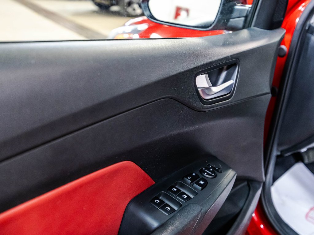 2018 Hyundai Accent GLS in Montréal, Quebec - 12 - w1024h768px