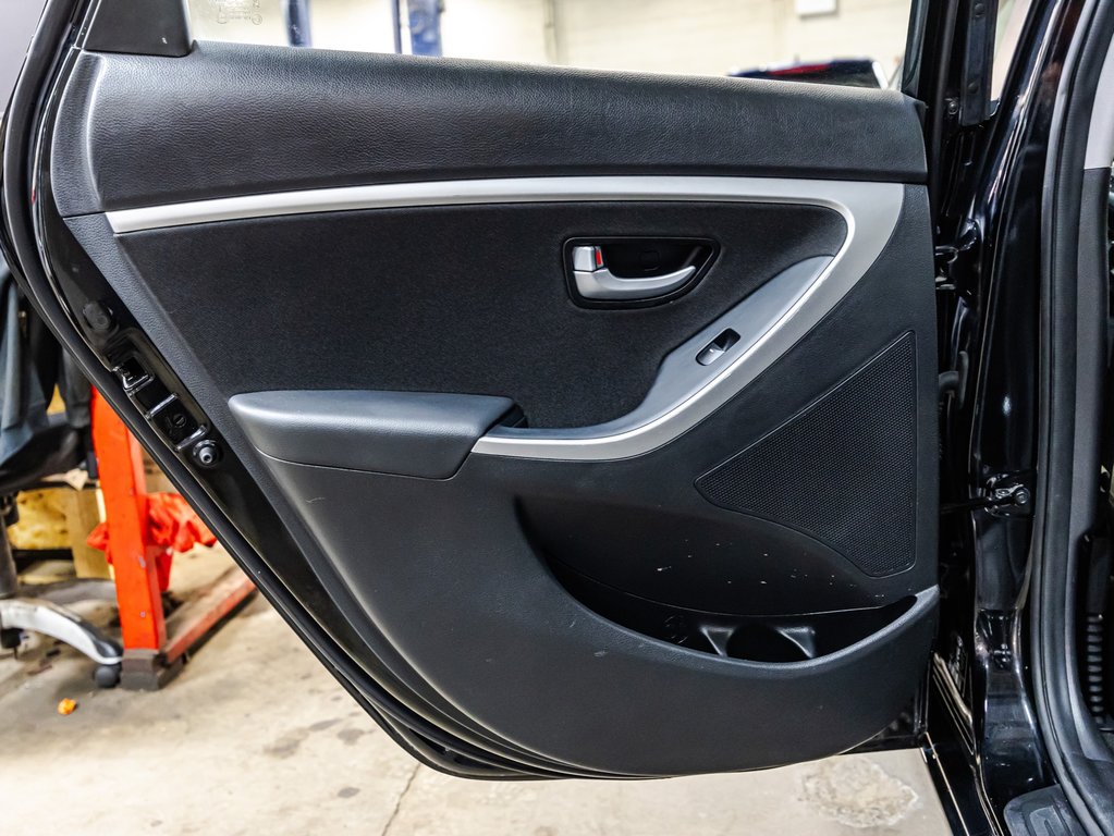 Hyundai Elantra GT GLS w/Tech Pkg 2016 à , Québec - 13 - w1024h768px
