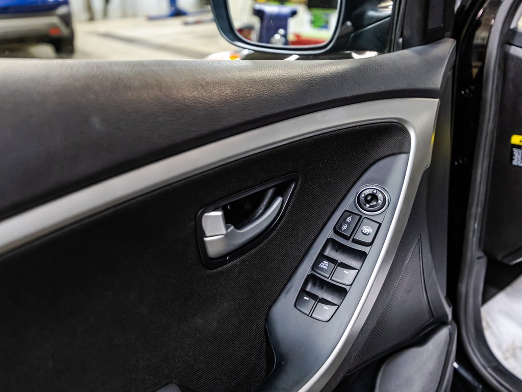 Hyundai Elantra GT GLS w/Tech Pkg 2016 à , Québec - 12 - w1024h768px