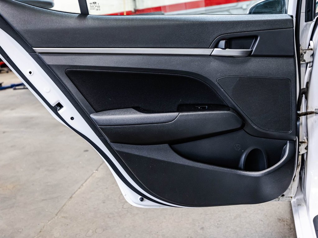 2018 Hyundai Elantra GL in Montréal, Quebec - 12 - w1024h768px