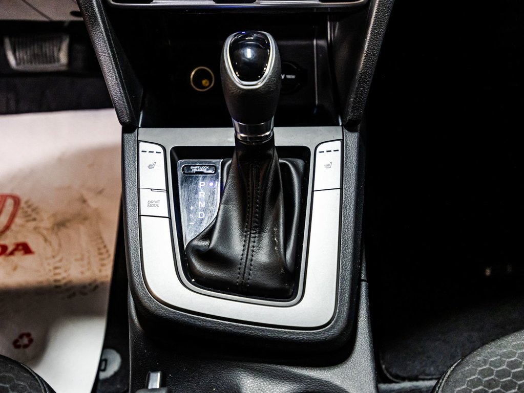 2020 Hyundai Elantra Essential in , Quebec - 24 - w1024h768px