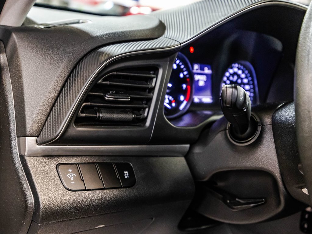 2020 Hyundai Elantra Essential in Montréal, Quebec - 20 - w1024h768px