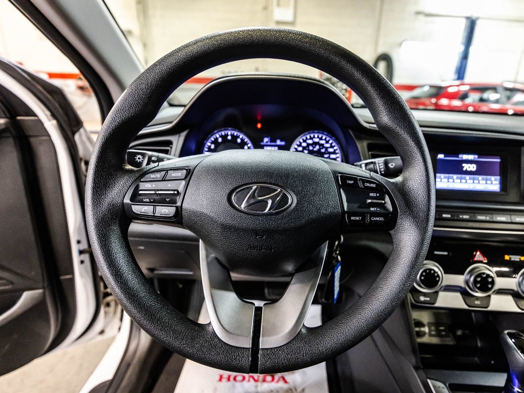2020 Hyundai Elantra Essential in Montréal, Quebec - 21 - w1024h768px