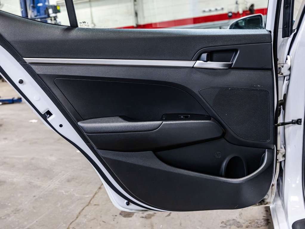 2020 Hyundai Elantra Essential in Montréal, Quebec - 12 - w1024h768px