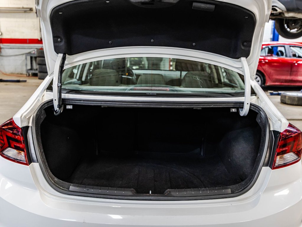 2020 Hyundai Elantra Essential in Montréal, Quebec - 15 - w1024h768px