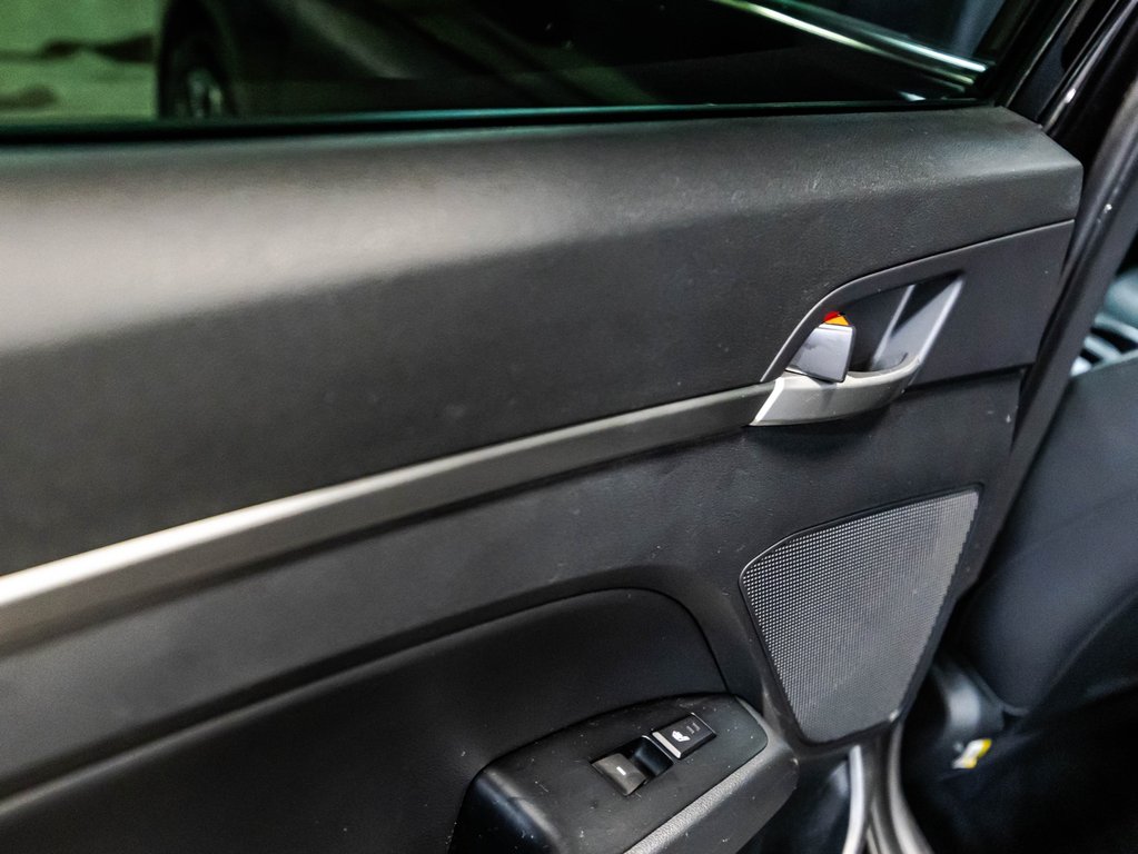 2020 Hyundai Elantra Ultimate in Montréal, Quebec - 13 - w1024h768px