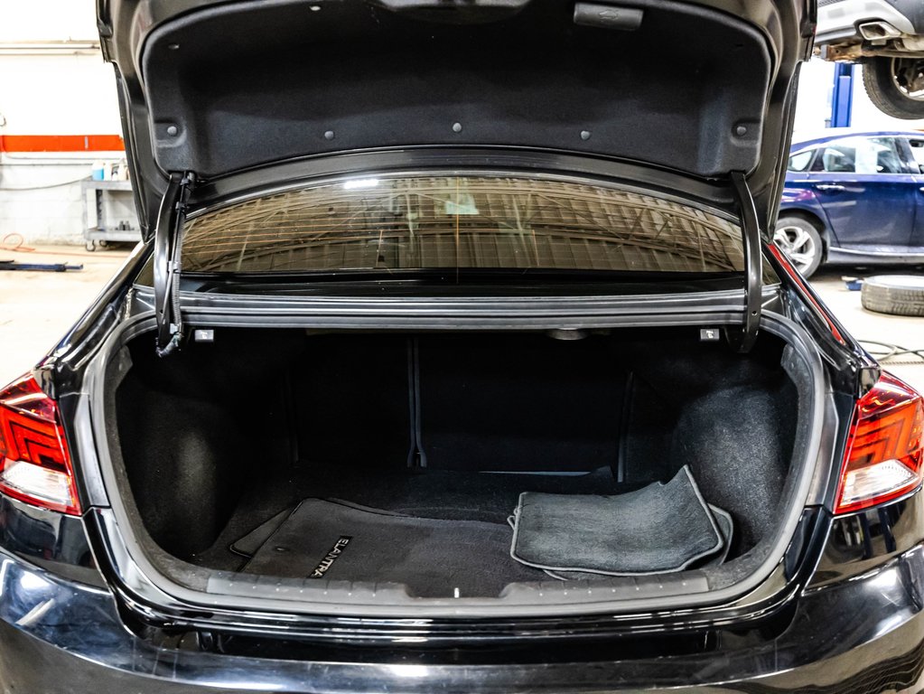 2020 Hyundai Elantra Ultimate in Montréal, Quebec - 17 - w1024h768px