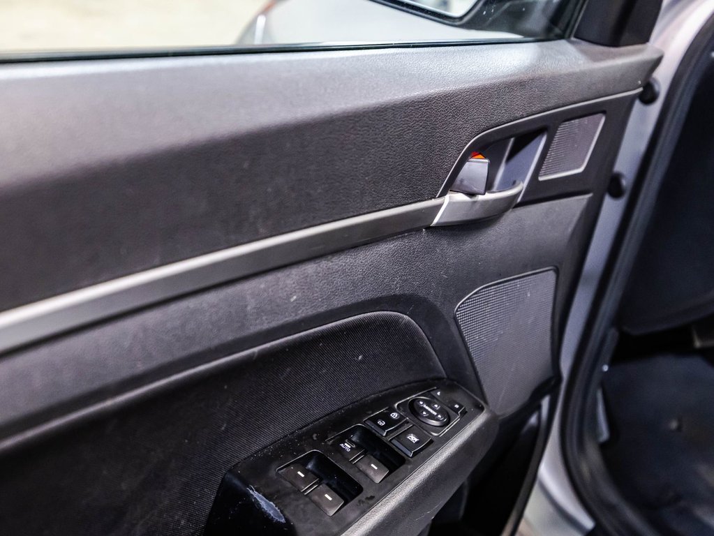 Hyundai Elantra Preferred w/Sun & Safety Package 2020 à Montréal, Québec - 12 - w1024h768px