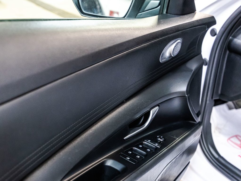 2021 Hyundai Elantra Essential in , Quebec - 11 - w1024h768px