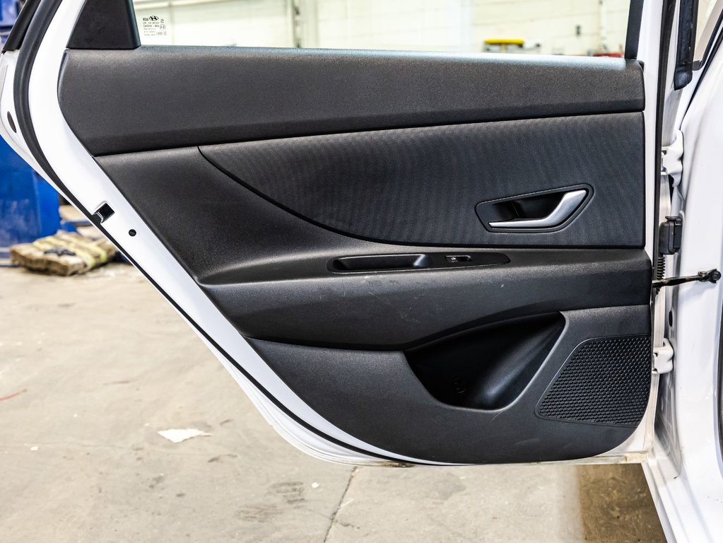 Hyundai Elantra Essential 2021 à Montréal, Québec - 12 - w1024h768px