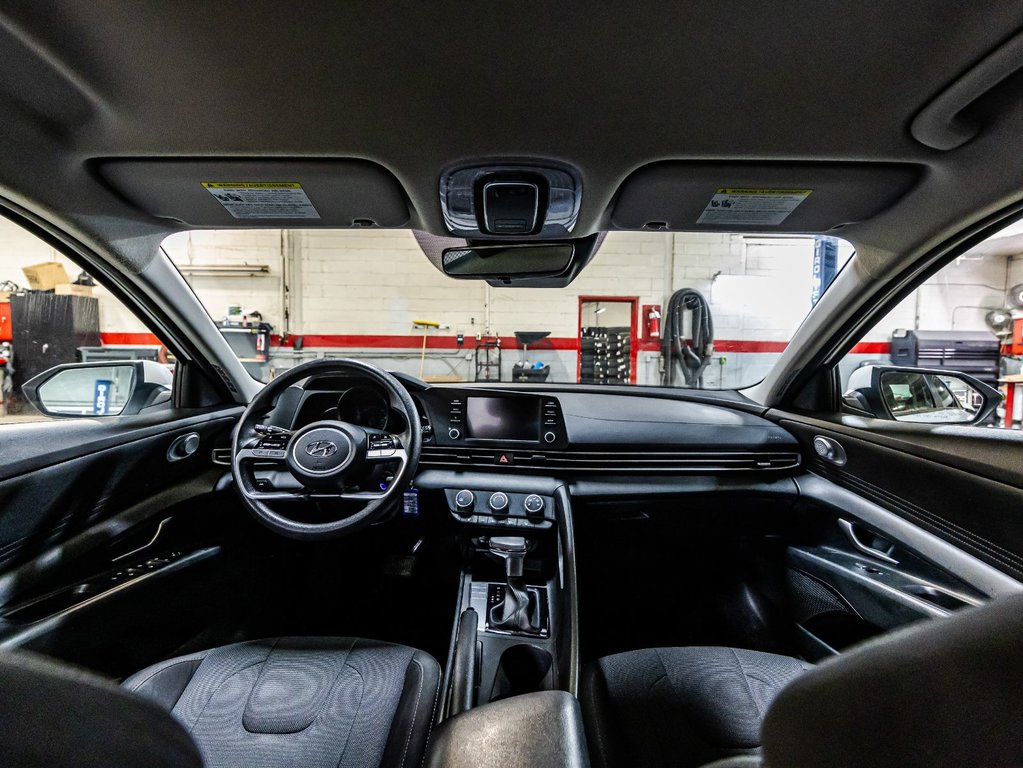 Hyundai Elantra Essential 2021 à Montréal, Québec - 14 - w1024h768px