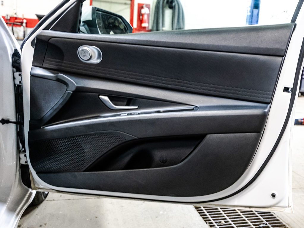 Hyundai Elantra Essential 2021 à Montréal, Québec - 16 - w1024h768px