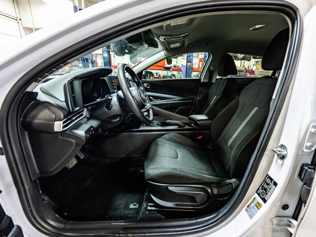 Hyundai Elantra Essential 2021 à Montréal, Québec - 18 - w1024h768px