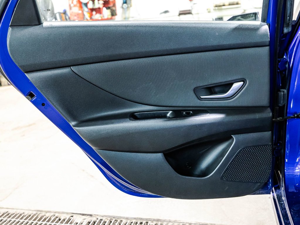 2021 Hyundai Elantra Preferred in Montréal, Quebec - 13 - w1024h768px