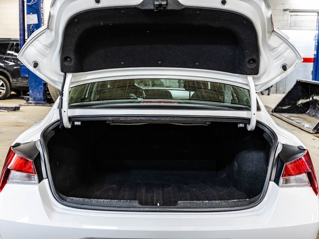 Hyundai Elantra Preferred 2021 à Montréal, Québec - 16 - w1024h768px