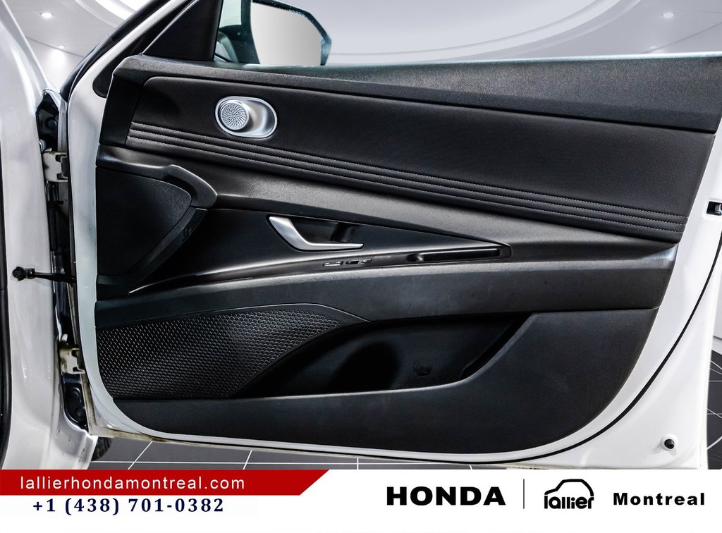 2022 Hyundai Elantra Preferred in Montréal, Quebec - 17 - w1024h768px