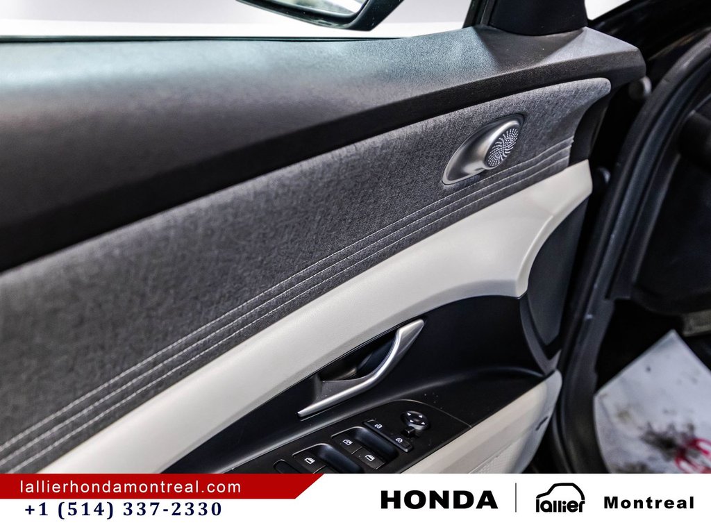 2023 Hyundai Elantra Luxury in Montréal, Quebec - 12 - w1024h768px