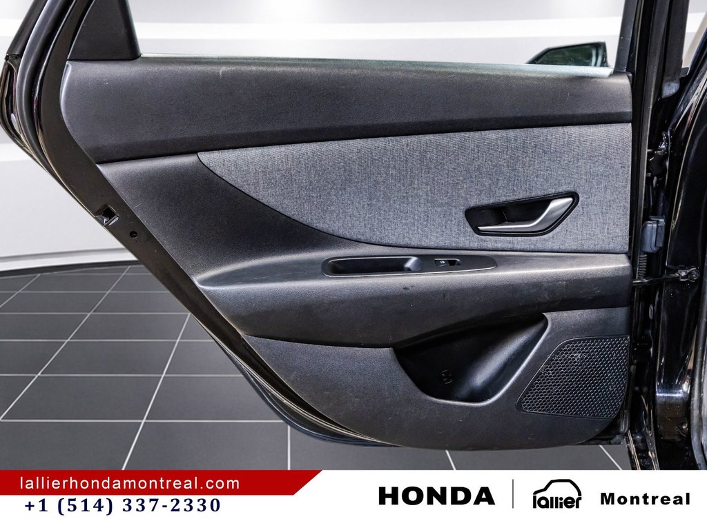 2023 Hyundai Elantra Luxury in Montréal, Quebec - 13 - w1024h768px