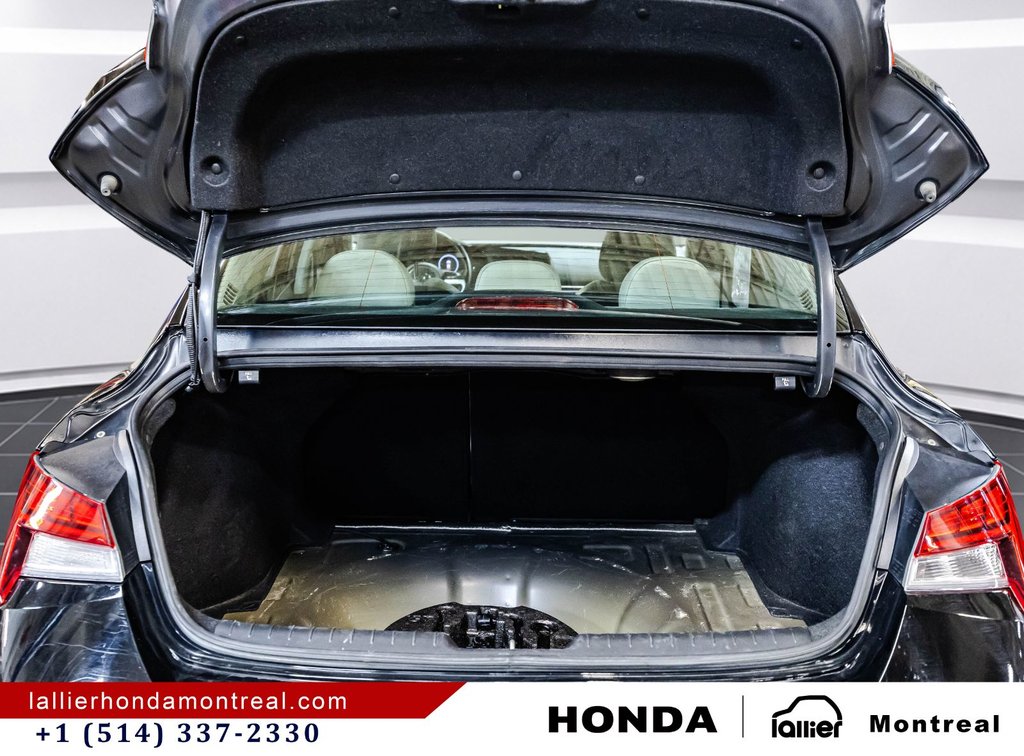 2023 Hyundai Elantra Luxury in Montréal, Quebec - 16 - w1024h768px