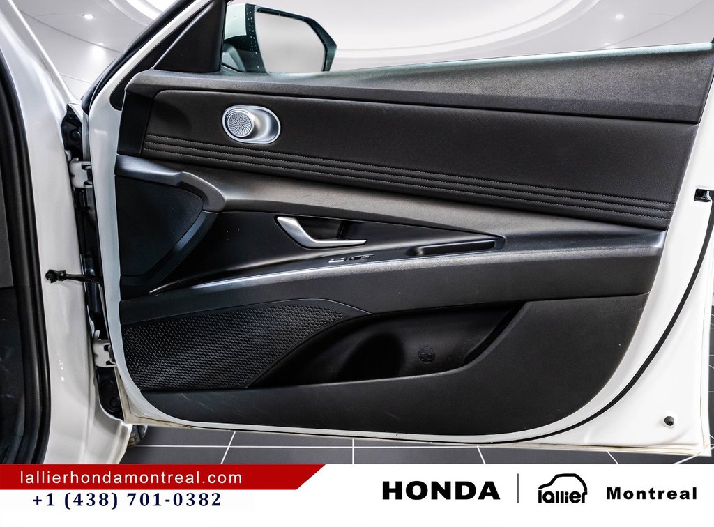 Hyundai Elantra PREFFERRED 2023 à Montréal, Québec - 17 - w1024h768px