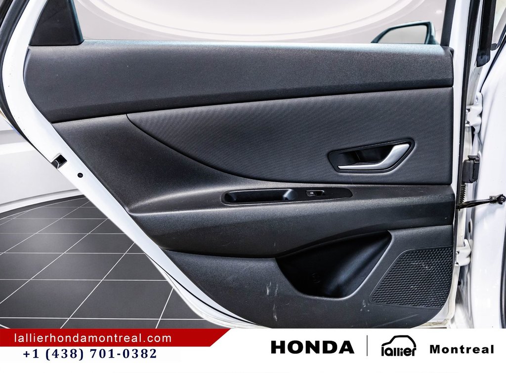 Hyundai Elantra PREFFERRED 2023 à Montréal, Québec - 13 - w1024h768px