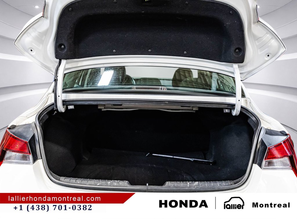 Hyundai Elantra PREFFERRED 2023 à Montréal, Québec - 16 - w1024h768px