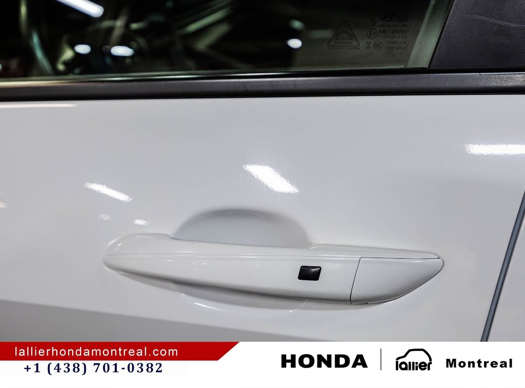 Hyundai Elantra PREFFERRED 2023 à Montréal, Québec - 11 - w1024h768px