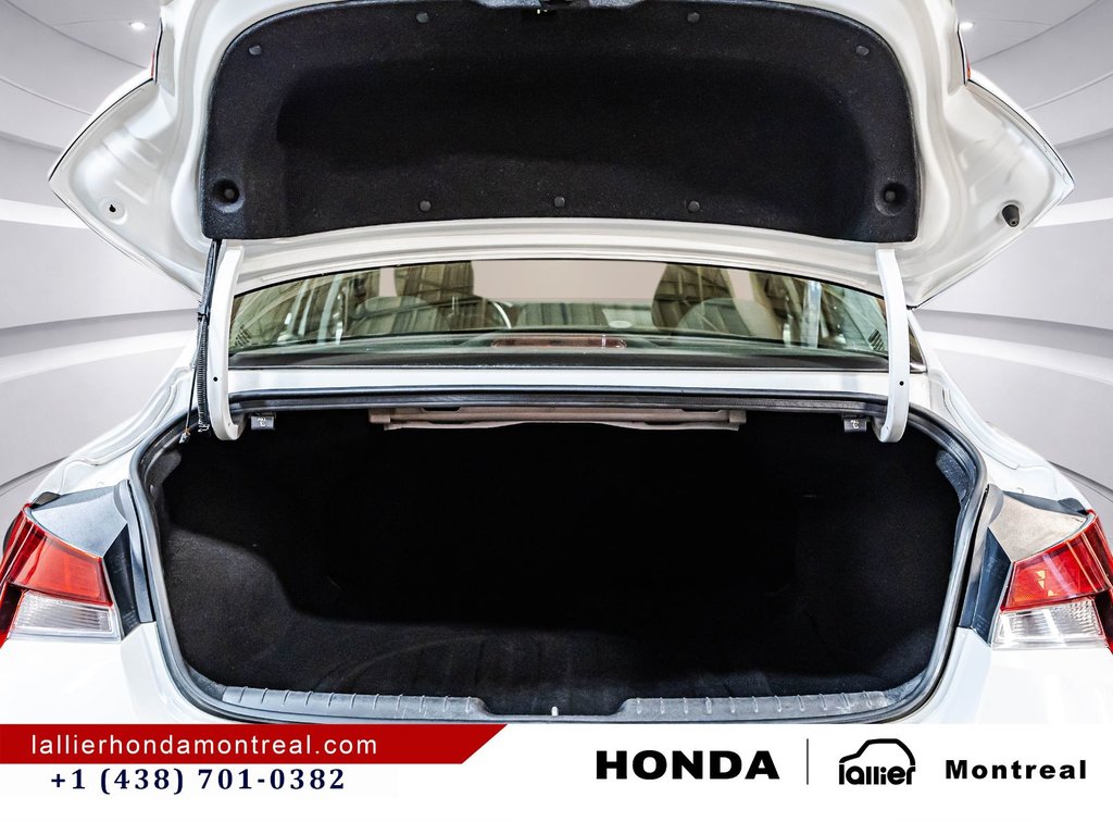 Hyundai Elantra PREFFERRED 2023 à Montréal, Québec - 16 - w1024h768px