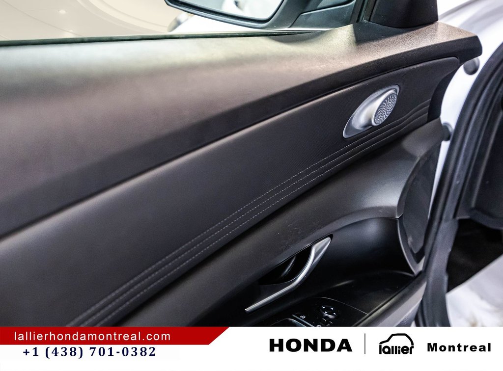 Hyundai Elantra PREFFERRED 2023 à Montréal, Québec - 12 - w1024h768px