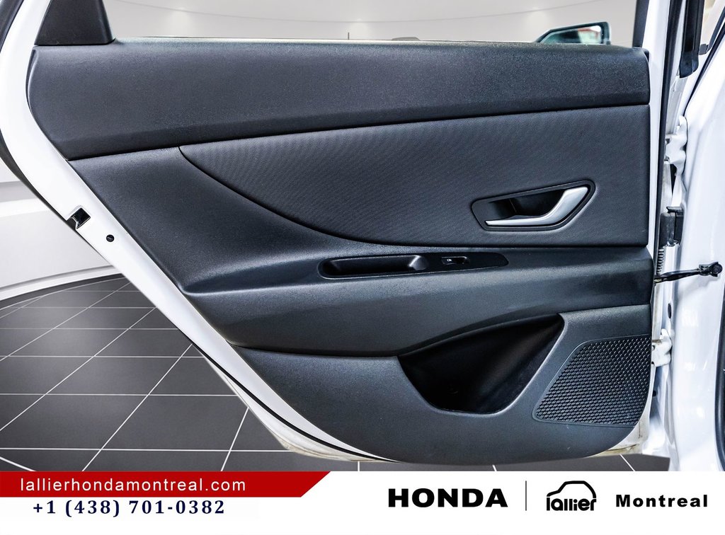 Hyundai Elantra PREFFERRED 2023 à Montréal, Québec - 13 - w1024h768px