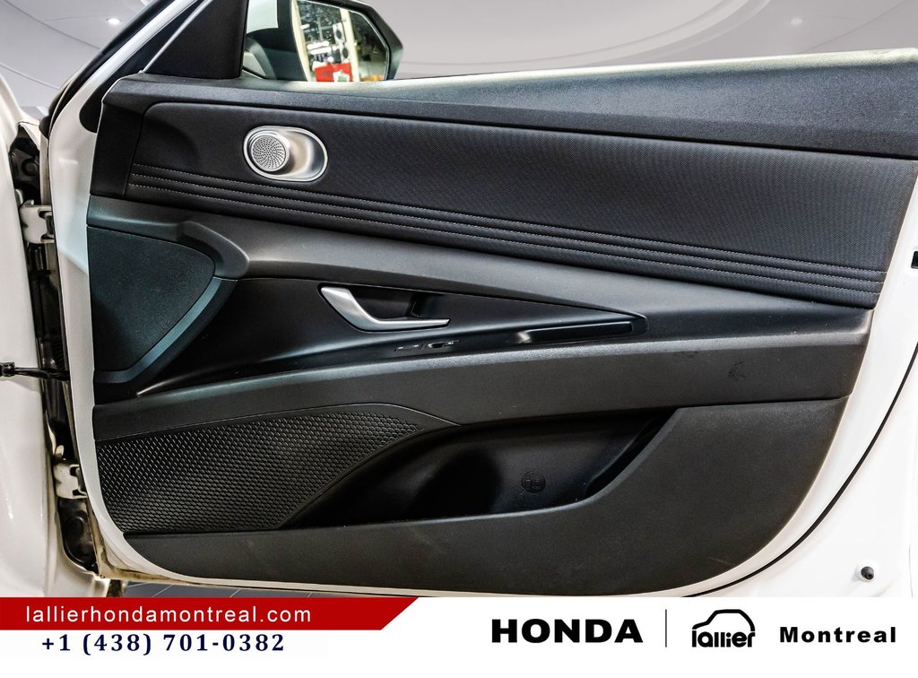 Hyundai Elantra PREFFERRED 2023 à Montréal, Québec - 17 - w1024h768px