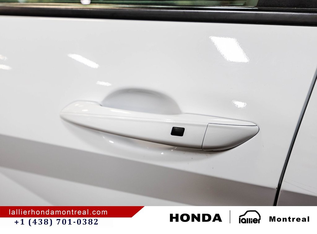 2023 Hyundai Elantra Preferred in Montréal, Quebec - 11 - w1024h768px