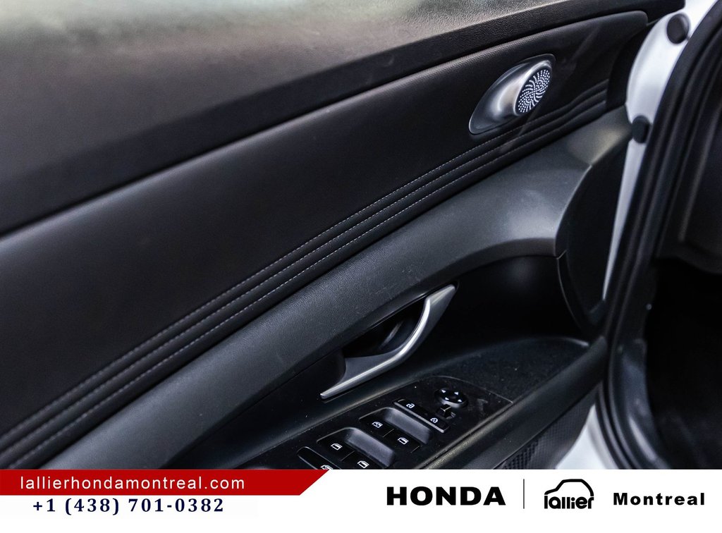2023 Hyundai Elantra Preferred in Montréal, Quebec - 12 - w1024h768px