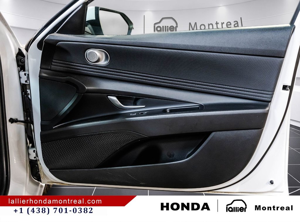 2023 Hyundai Elantra Preferred in Montréal, Quebec - 17 - w1024h768px