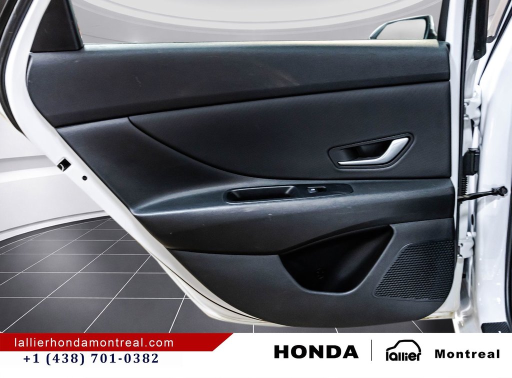 2023 Hyundai Elantra Preferred in Montréal, Quebec - 13 - w1024h768px