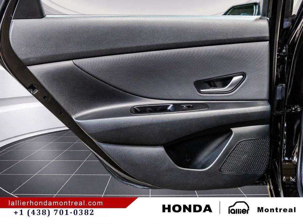 Hyundai Elantra Preferred 2024 à Montréal, Québec - 13 - w1024h768px