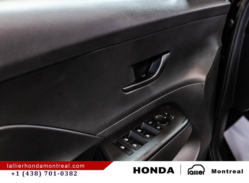 2025 Hyundai Kona Electric Preferred in Montréal, Quebec - 12 - w1024h768px