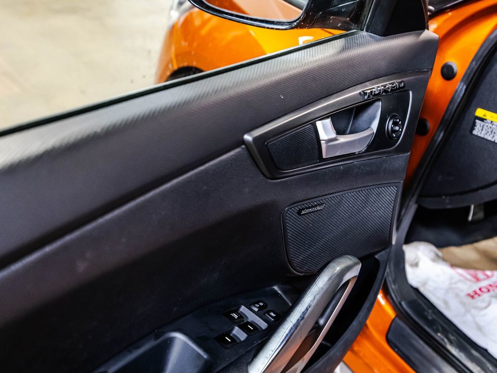 Hyundai Veloster Turbo 2013 à Montréal, Québec - 12 - w1024h768px