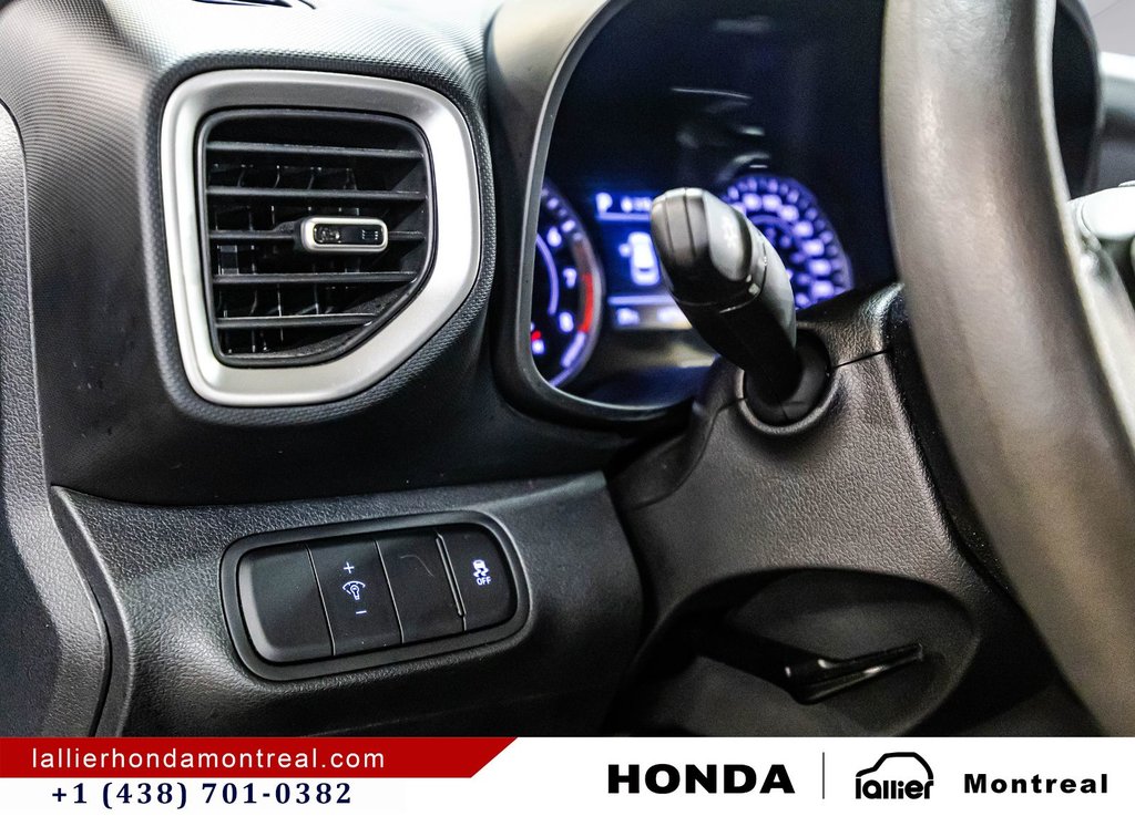 Hyundai Venue Essential 2022 à Montréal, Québec - 20 - w1024h768px
