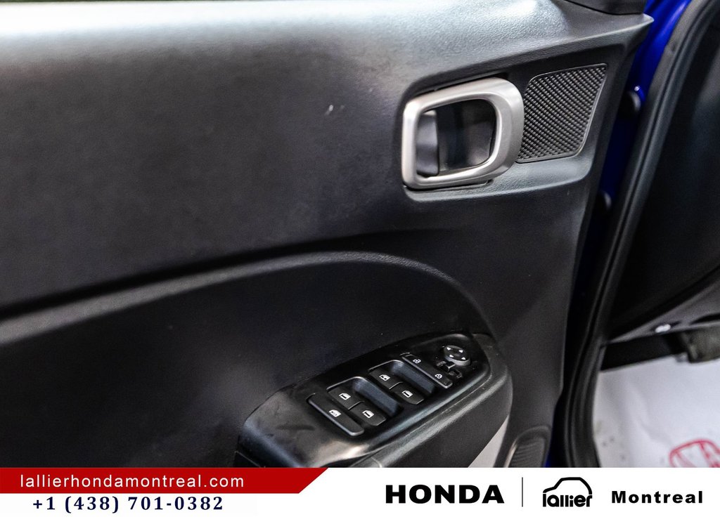 Hyundai Venue Essential 2022 à Montréal, Québec - 11 - w1024h768px