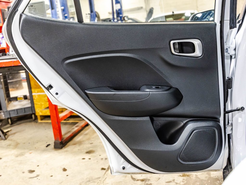 2024 Hyundai Venue Preferred in Montréal, Quebec - 13 - w1024h768px