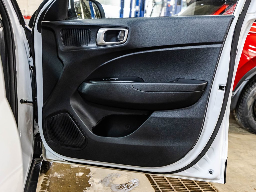 2024 Hyundai Venue Preferred in Montréal, Quebec - 17 - w1024h768px