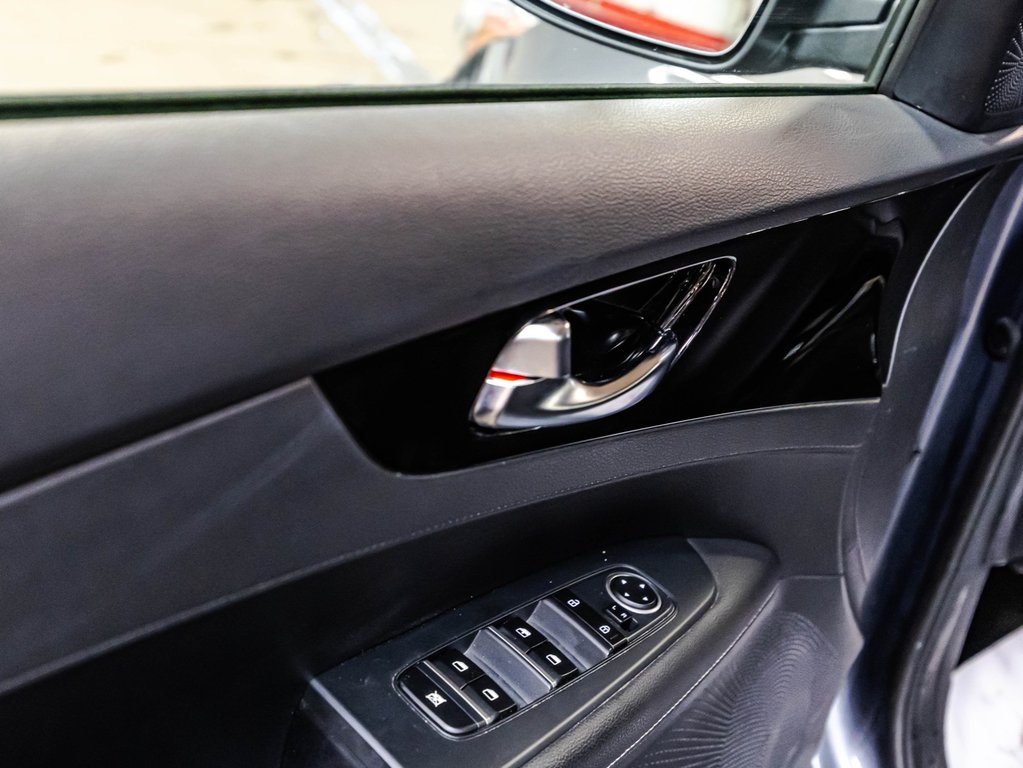 2020 Kia Forte EX in Montréal, Quebec - 11 - w1024h768px