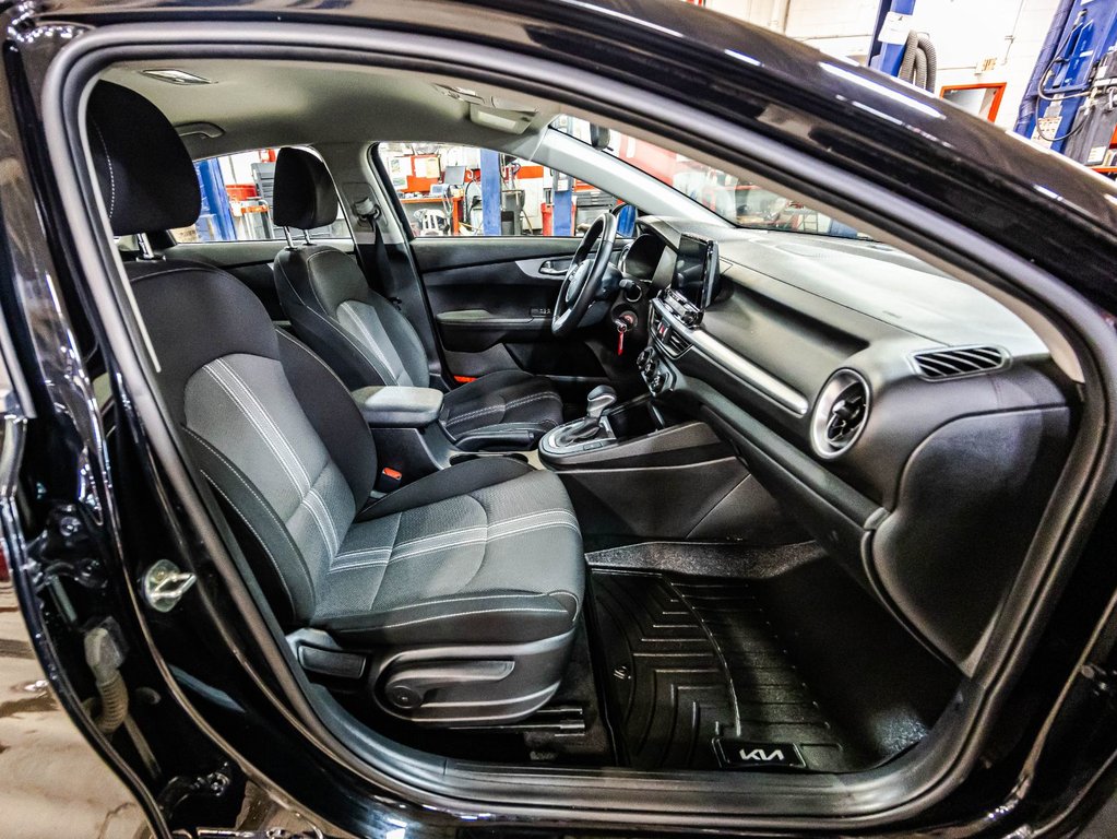 2023 Kia Forte LX in Montréal, Quebec - 17 - w1024h768px