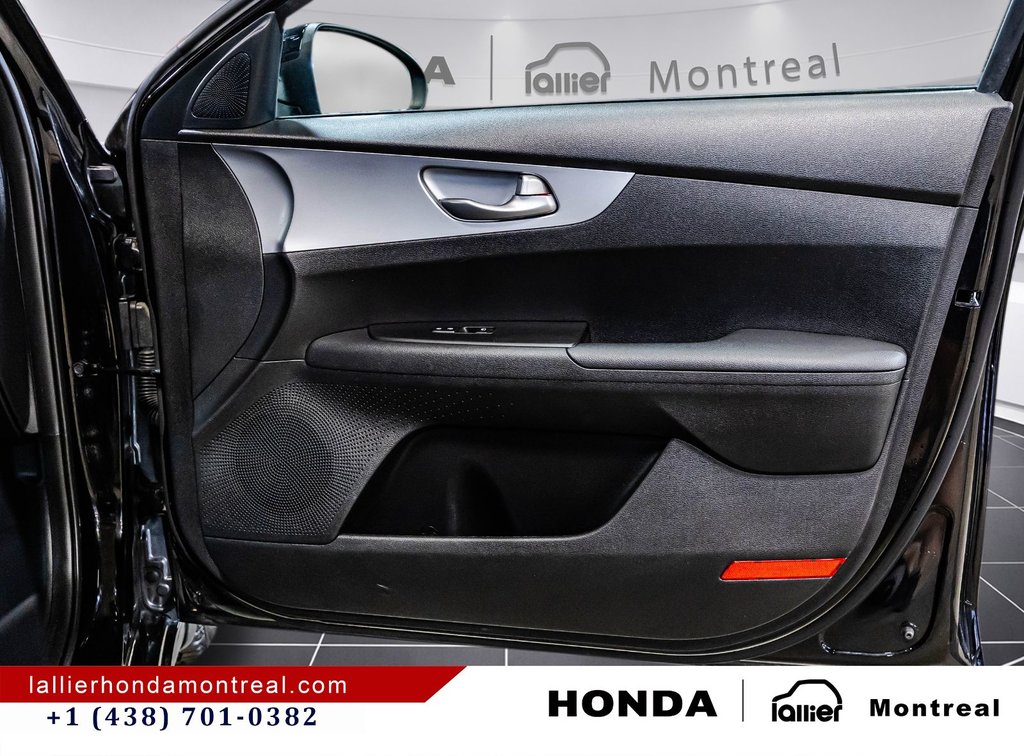 2023 Kia Forte LX in Montréal, Quebec - 16 - w1024h768px