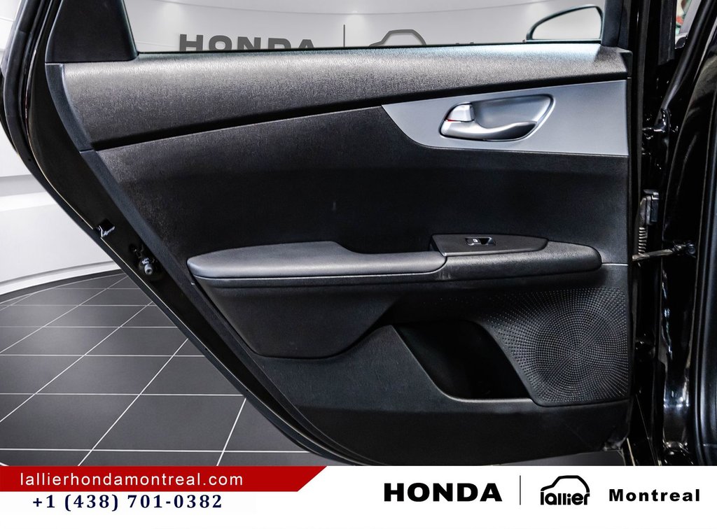 2023 Kia Forte LX in Montréal, Quebec - 12 - w1024h768px