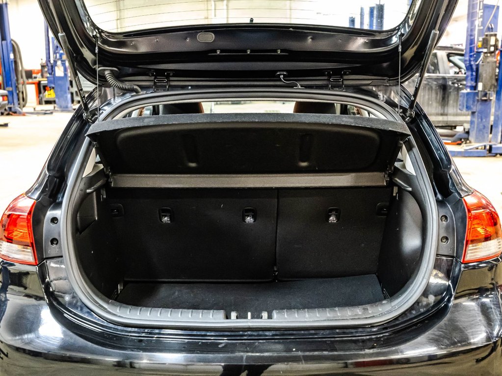 2023 Kia Rio 5-door LX + in Montréal, Quebec - 15 - w1024h768px