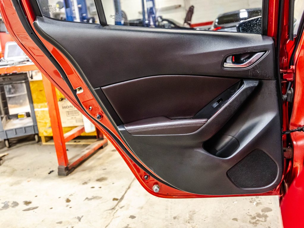 2018 Mazda 3 Sport GS in Montréal, Quebec - 13 - w1024h768px